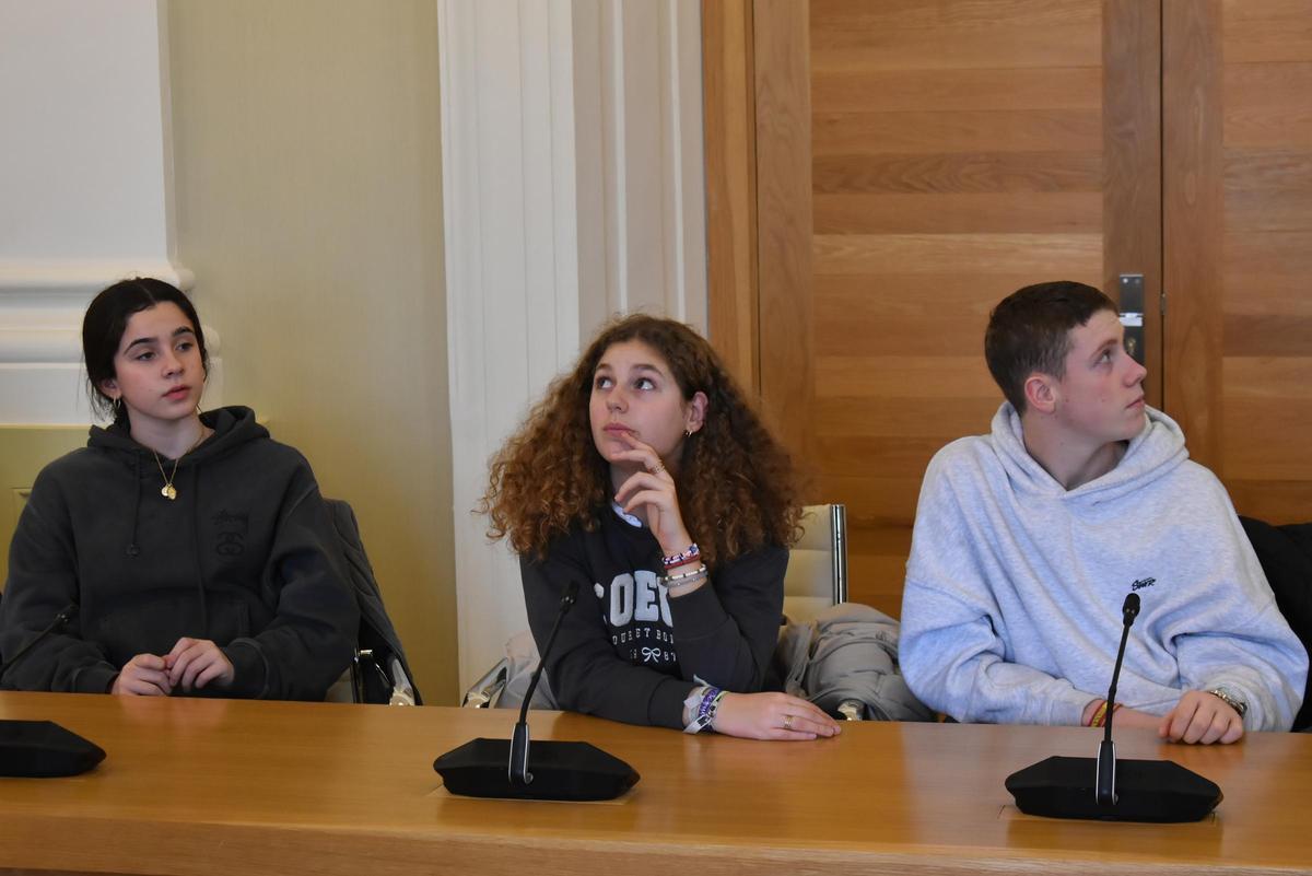 Fotogalería | Alumnos franceses y portugueses visitan el ayuntamiento de Cáceres