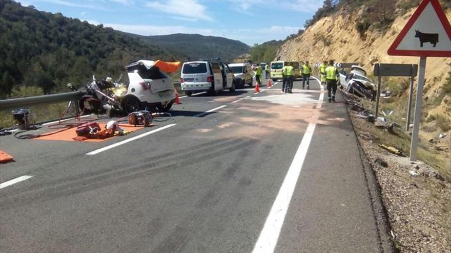 Un fallecido y cuatro heridos graves en un choque frontal en Viacamp