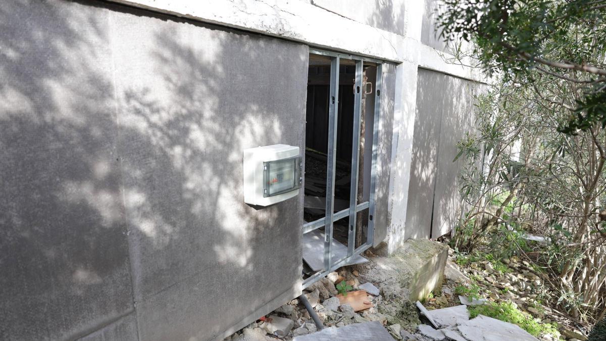 El restaurante de na Burguesa, abandonado y en estado ruinoso.