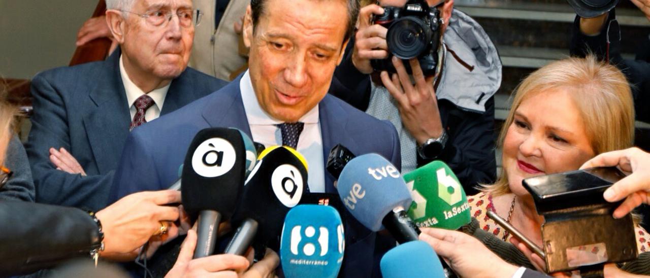 Zaplana en su última aparición pública, en el Ateneo Mercantil, un mes antes de ser detenido por el caso Erial.