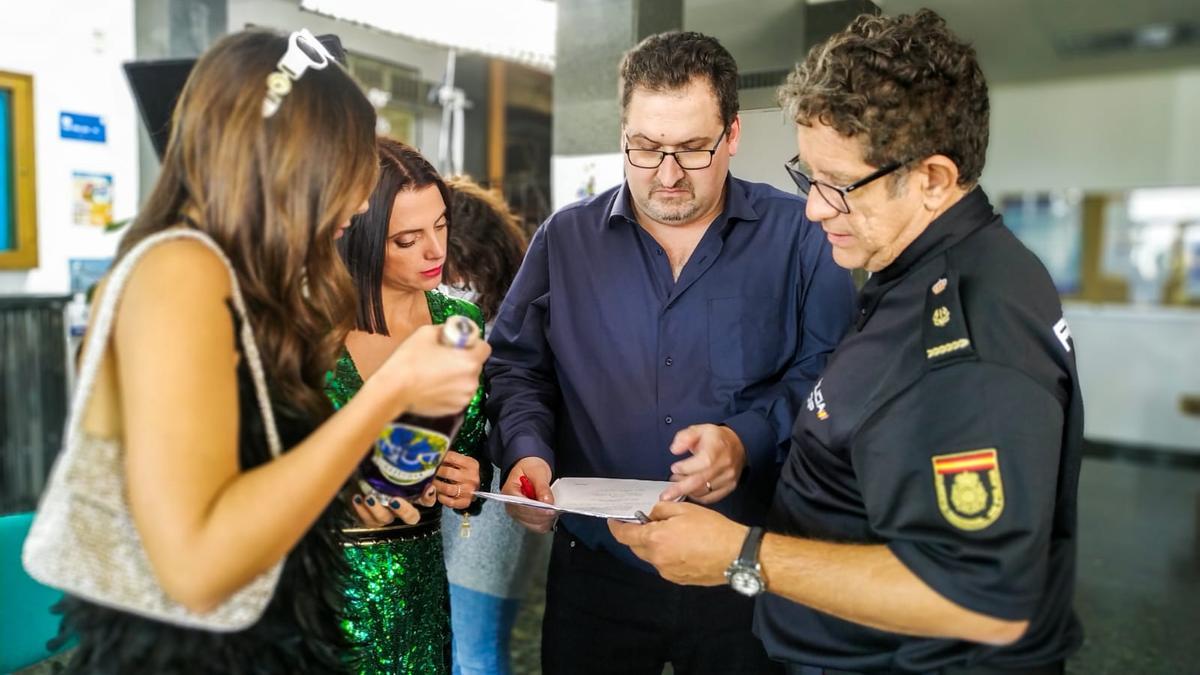 Jordi Calvet amb Pedro Casablanc, Macarena Gómez i Melyssa Pinto durant el rodatge.