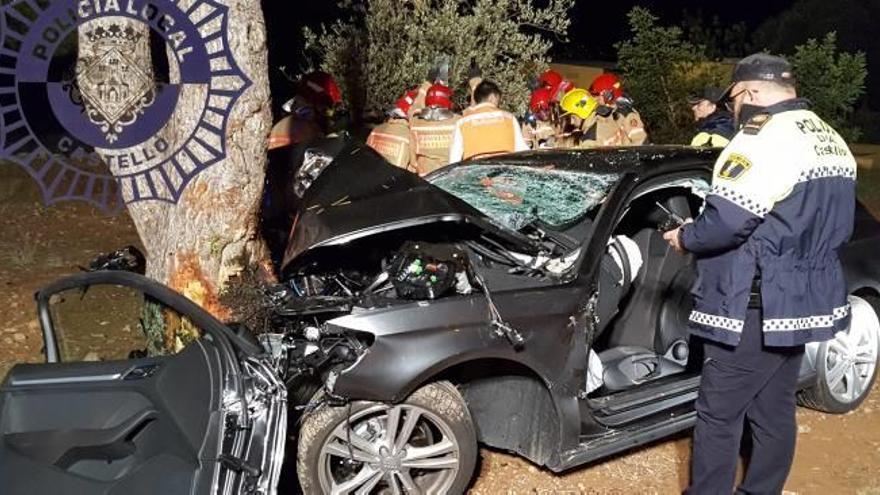 Estado del vehículo tras el accidente y la excarcelación practicada por los bomberos.