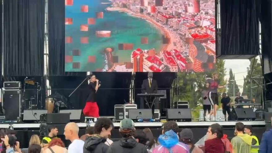 Los primeros conciertos del Warm Up se desarrollan bajo las precipitaciones
