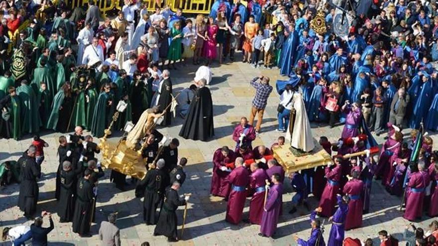 Miles de olivenses han seguido con fervor su Semana Santa
