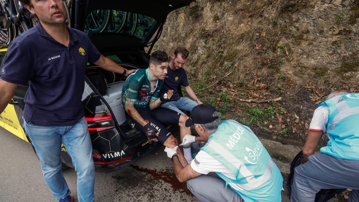 Van Aert, tas su caída en la Vuelta