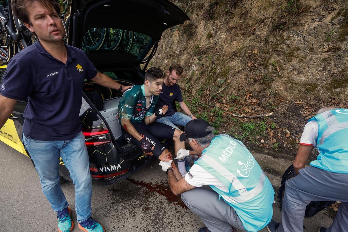Van Aert, tas su caída en la Vuelta