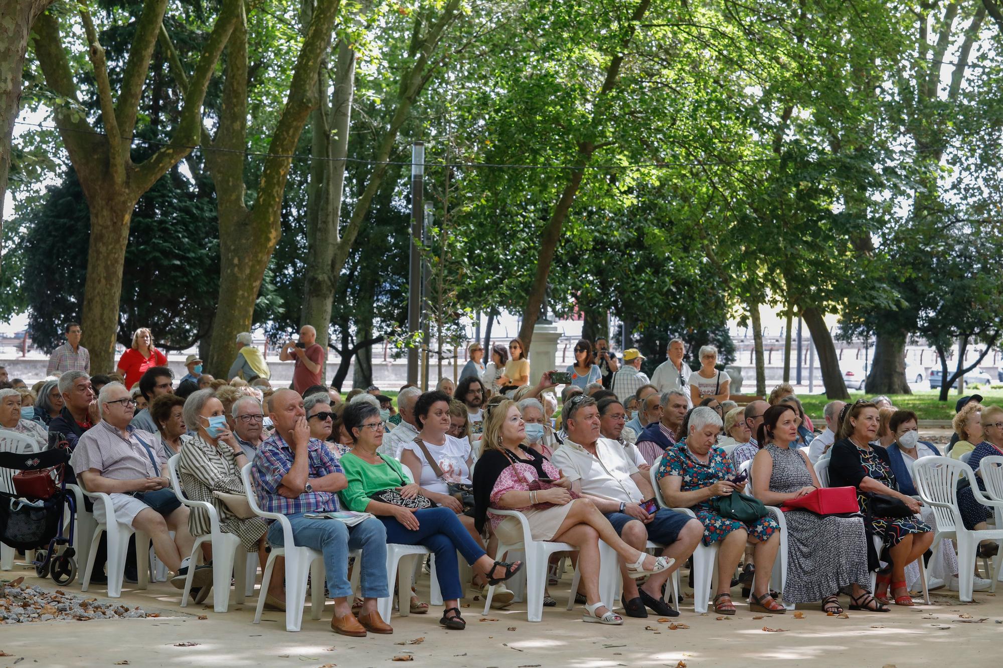 Concierto de la Banda de Música de Avilés en el parque del Muelle