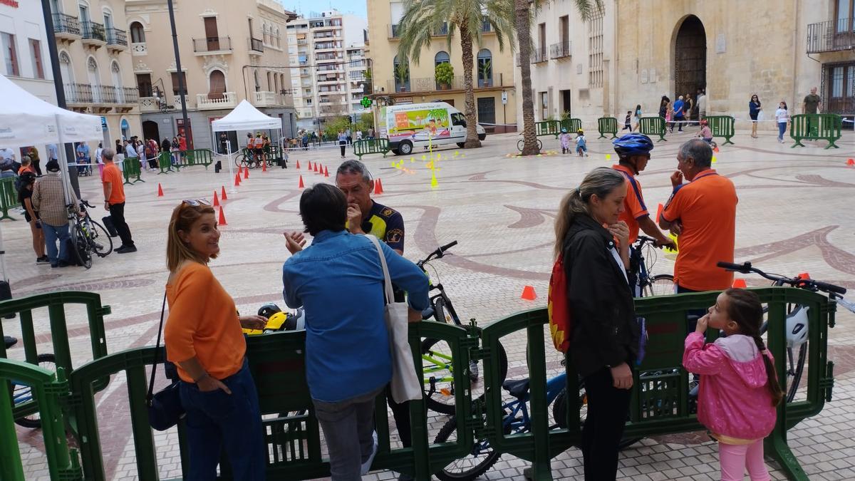 Aspecto que presentaba la Plaça de Baix esta mañana