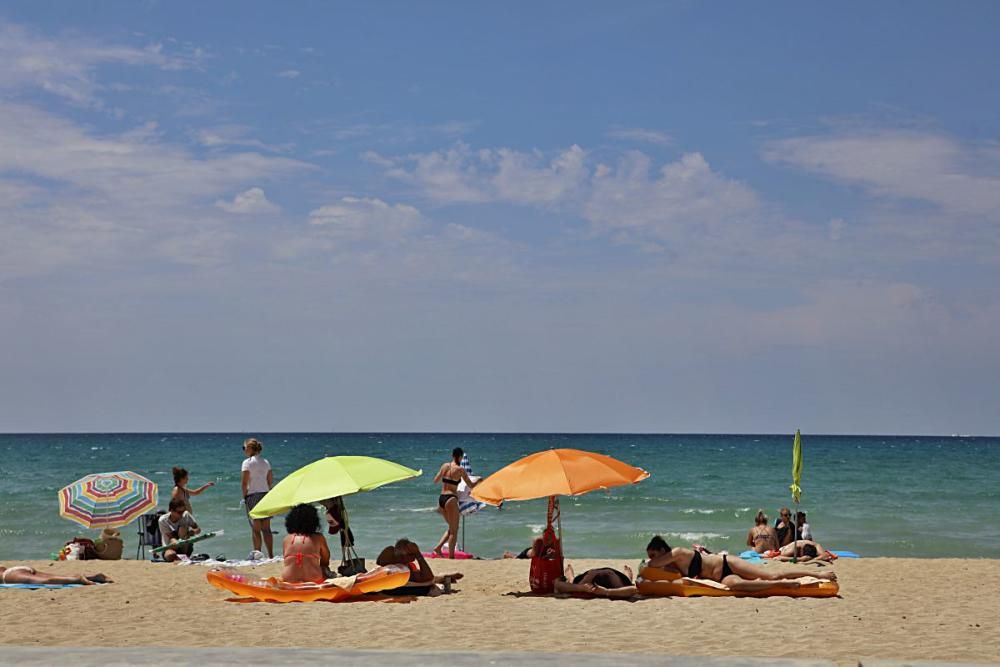 Seit Montag (13.7.) gilt auf den Balearen eine verschärfte Maskenpflicht. Pool, Strand und Strandpromenade sind ausgenommen. Auch Raucher können aufatmen