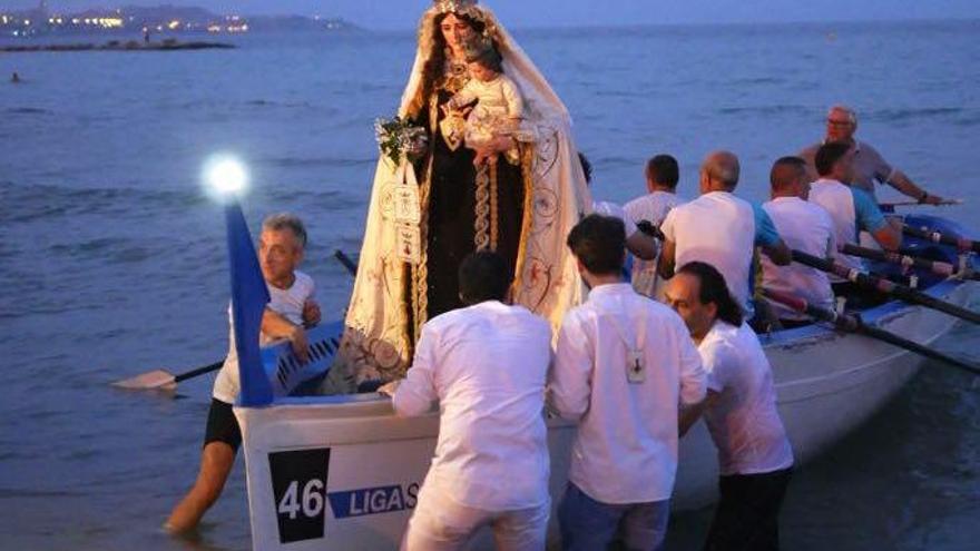 La Virgen del Carmen desembarca esta noche en la playa del Postiguet de Alicante