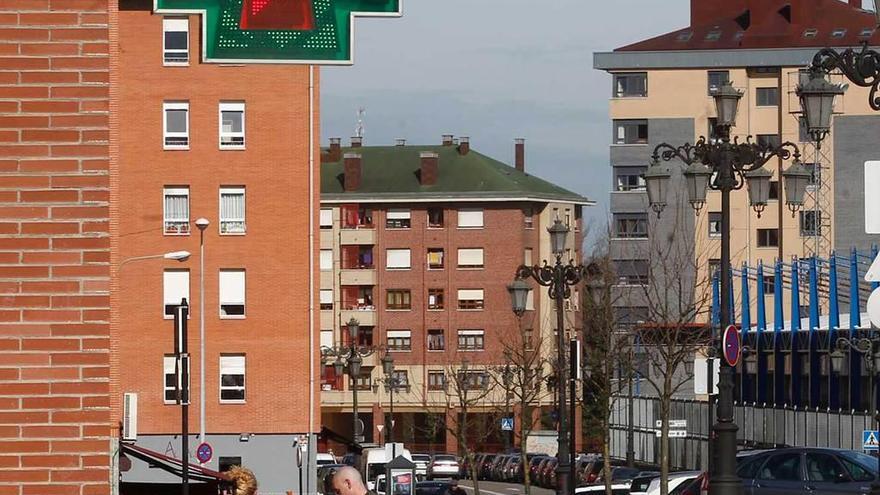 Termómetro de una farmacia en el barrio ovetense de La Corredoria ayer al mediodía.