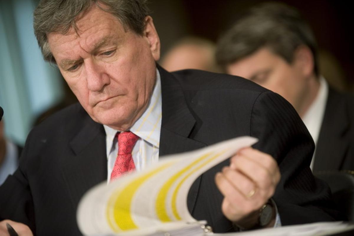 Richard Holbrooke es prepara per testificar davant el Comitè de Relacions Exteriors del Senat, el 14 de juliol, a Washington. Richard Holbrooke es prepara per testificar davant el Comitè de Relacions Exteriors del Senat, el 14 de juliol, a Washington.