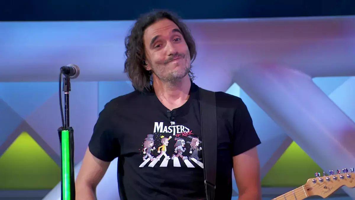 Joaquín Padilla, cantante de 'La Ruleta de la Suerte' en el plató del concurso.