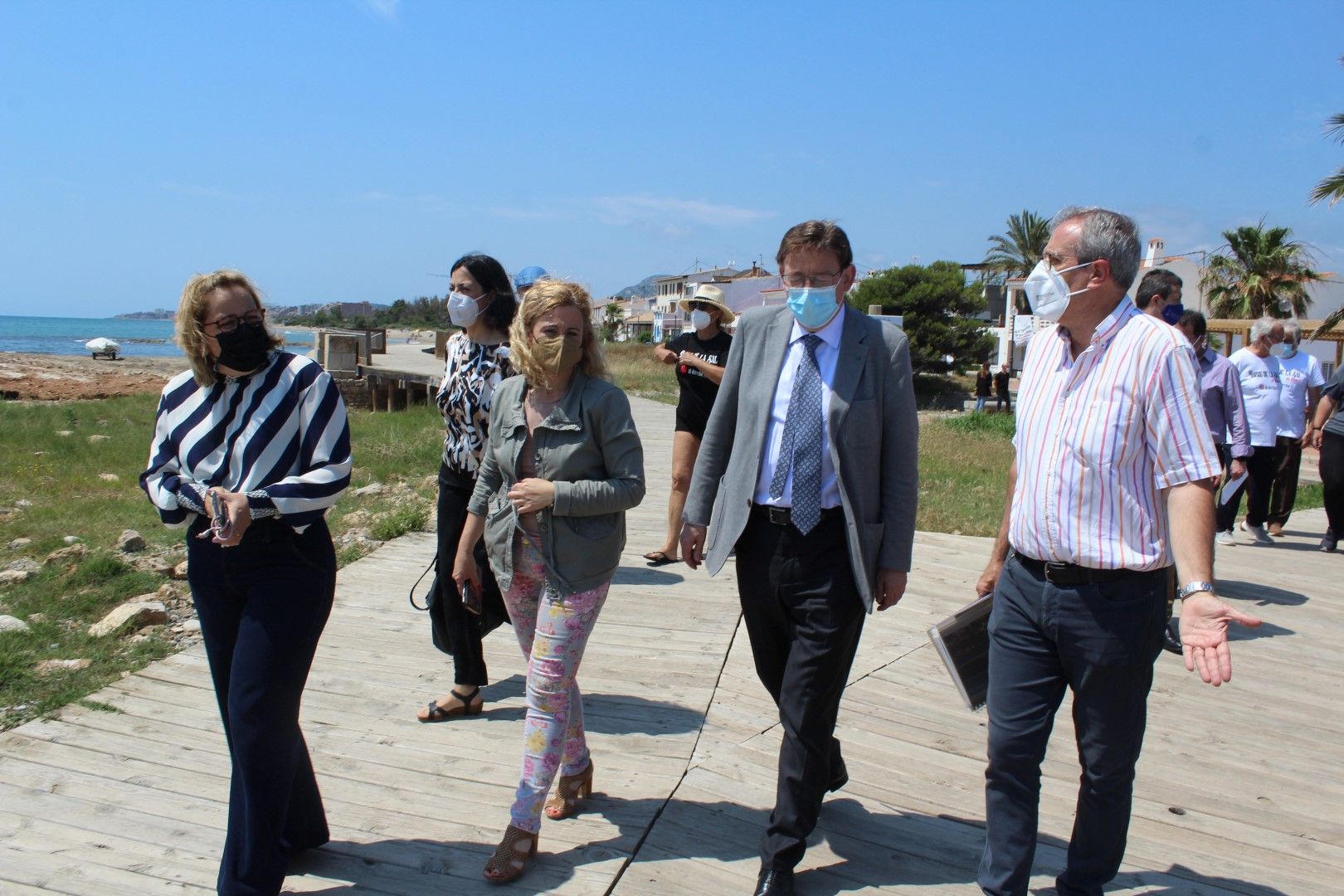 Puig visita Torre la Sal y descarta el derribo del poblado