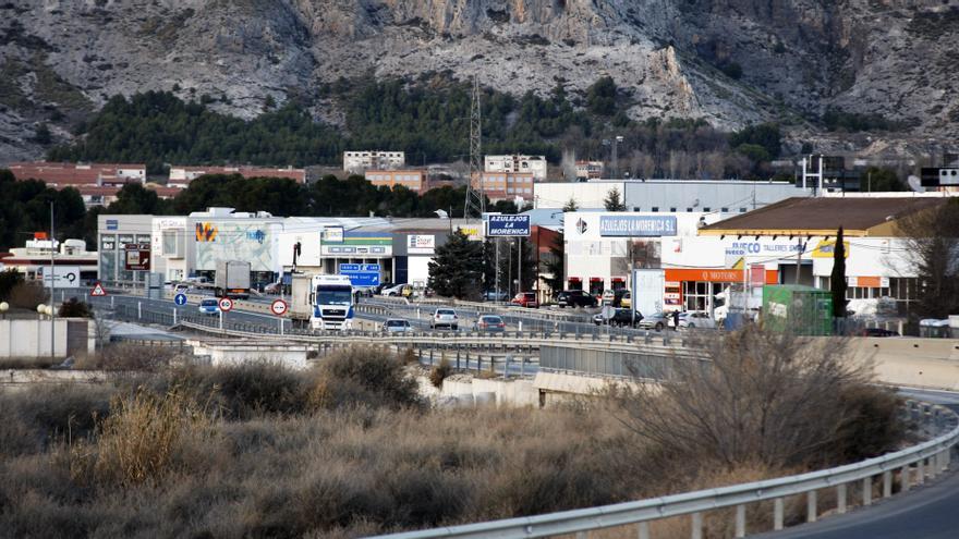 Villena acaba con las limitaciones de su desarrollo urbano por la autovía de Madrid