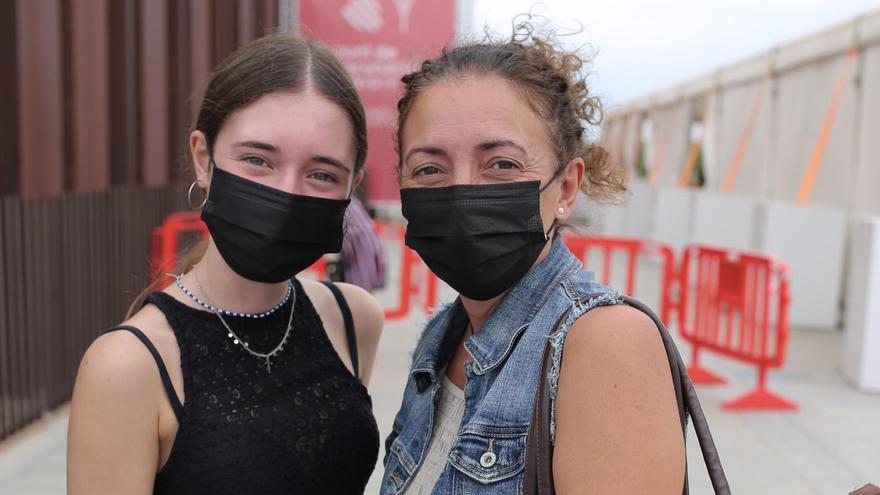 Marina Mundo y Sheila Ortiz, tras la vacunación.