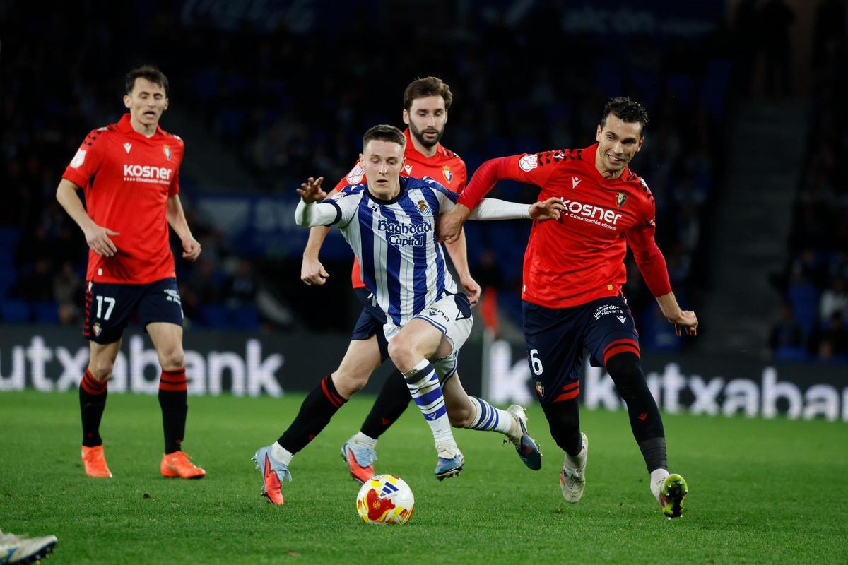 Imagen del choque entre la Real y Osasuna en Anoeta