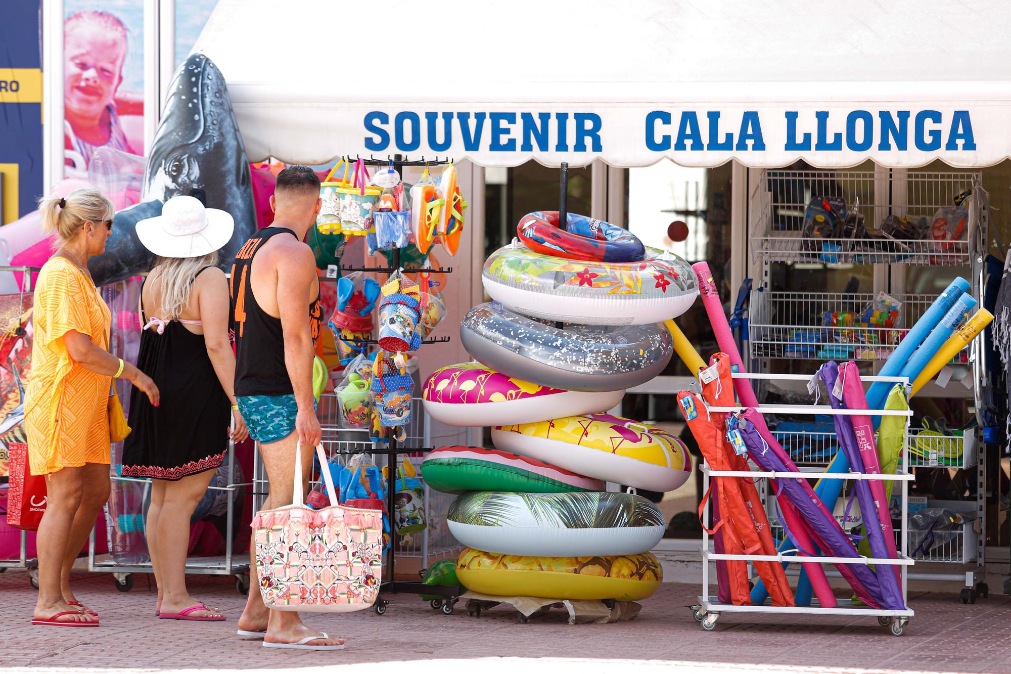 Cala Llonga sale del letargo