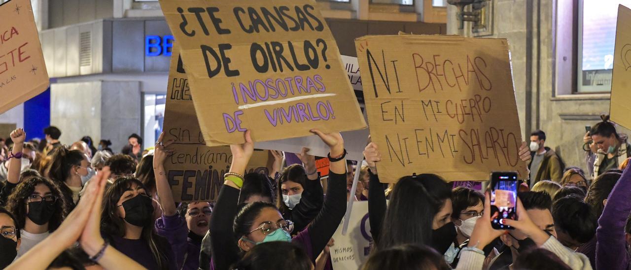 Imagen de la última manifestación con motivo del 8M en las calles del casco histórico de la capital grancanaria