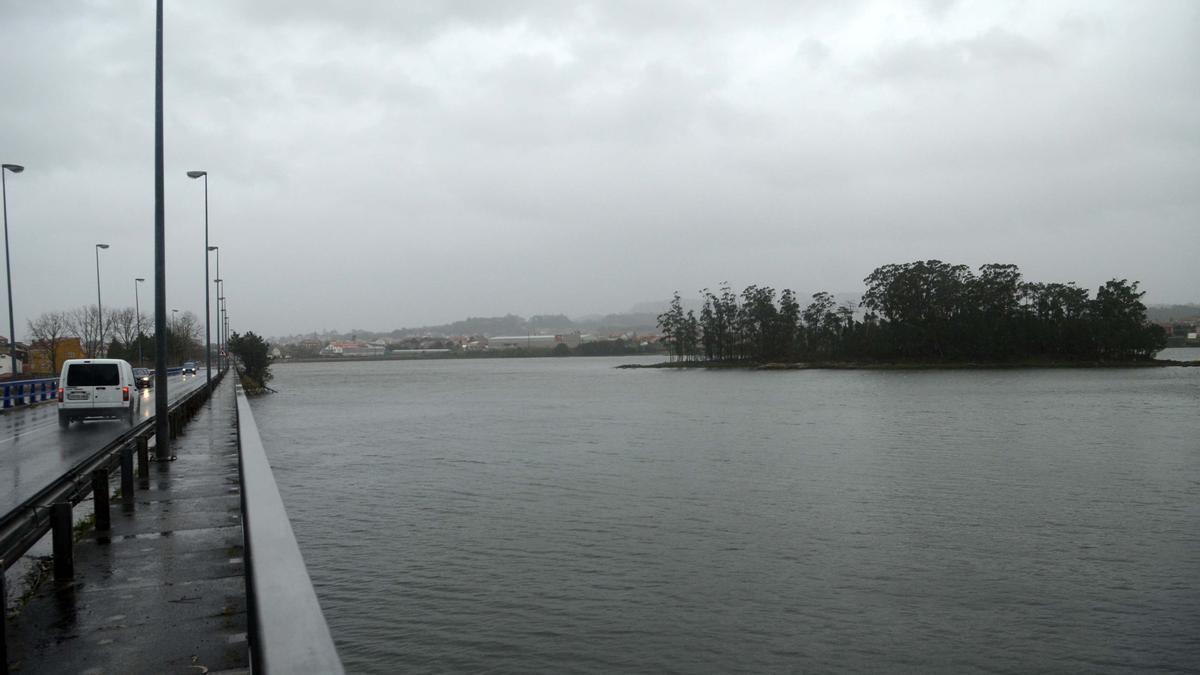 Zona de O Esteiro donde se produjo la precipitación del vehículo.