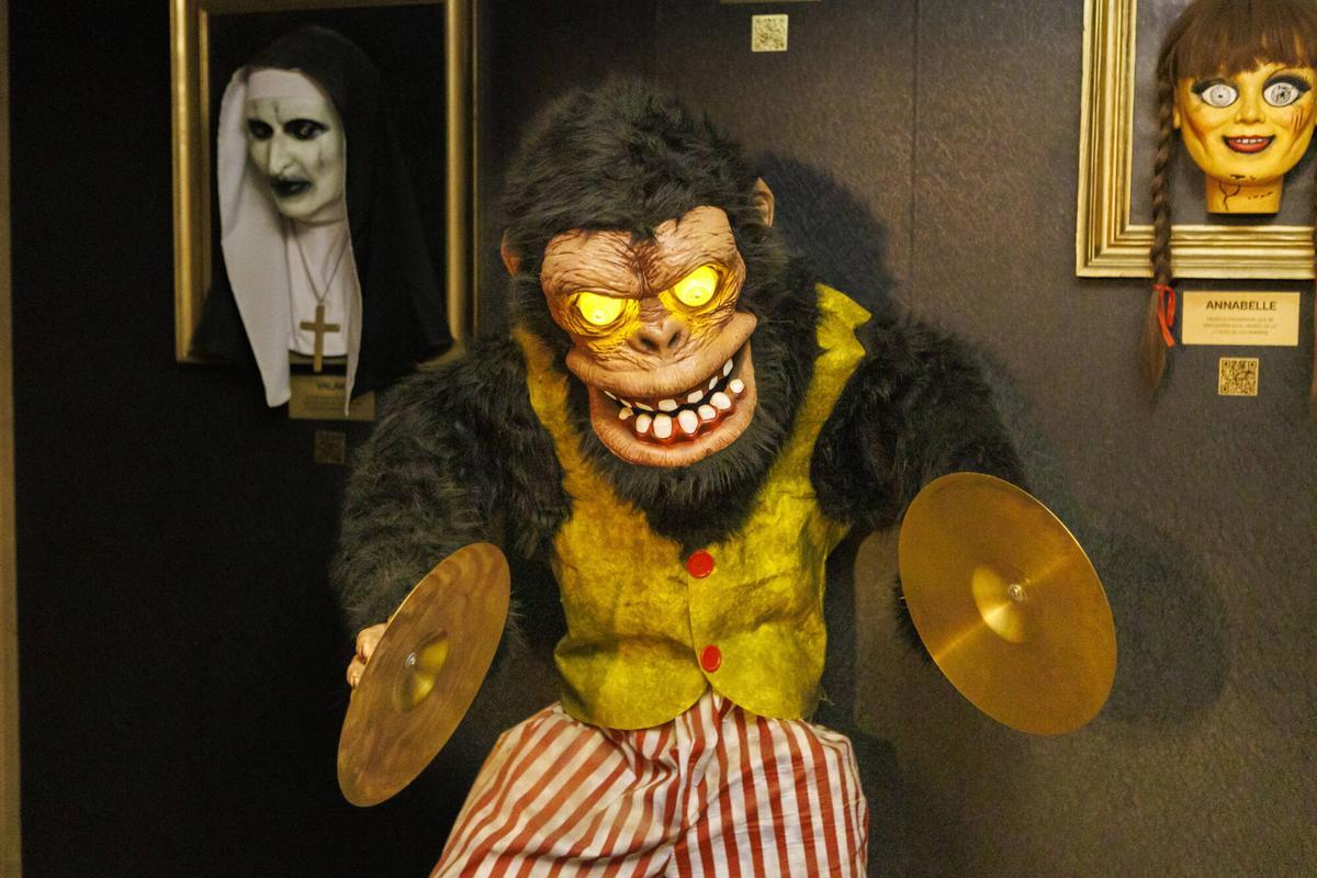 Imatges de la nau on hi ha La isla de las muñecas i s'obrirà pròximament Museu W i Cindy, la habitación