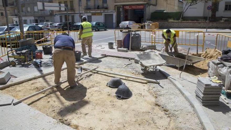 Obras para hacer accesibles las aceras en la calle Palleter