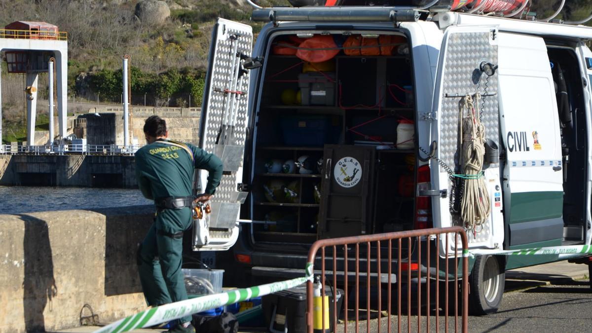 Equipos de la Guardia Civil en Ricobayo