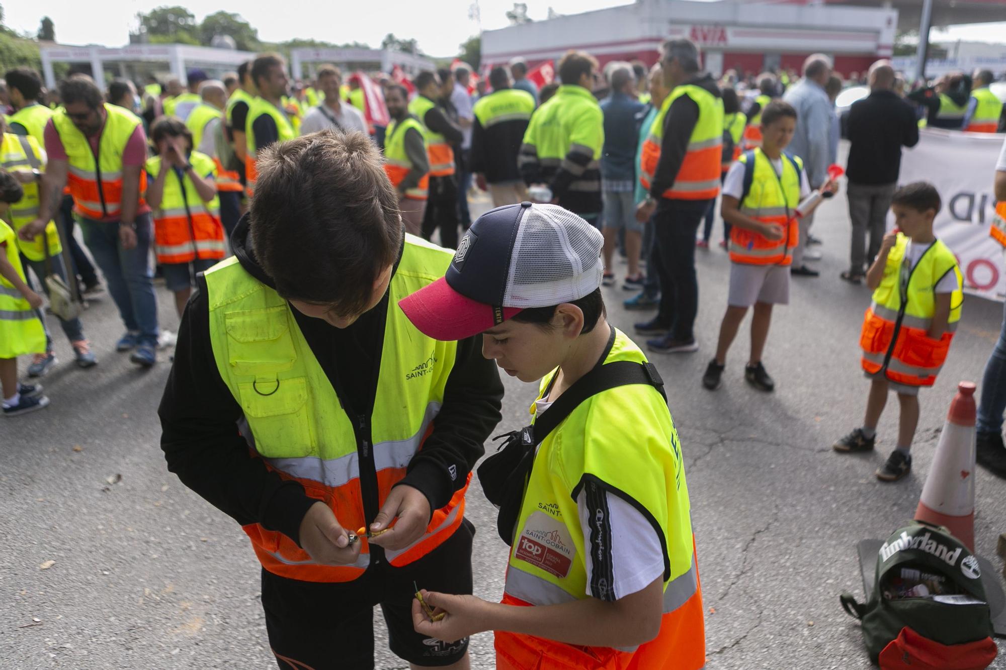 Los trabajadores de Saint-Gobain salen a la calle para frenar los despidos en Avilés