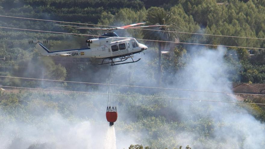 Incendio en un barranco próximo al cementerio de Albaida