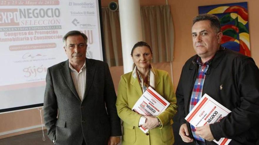 Álvaro Muñiz, Consuelo Zapico y Marcelino Galán, ayer, en la presentación.