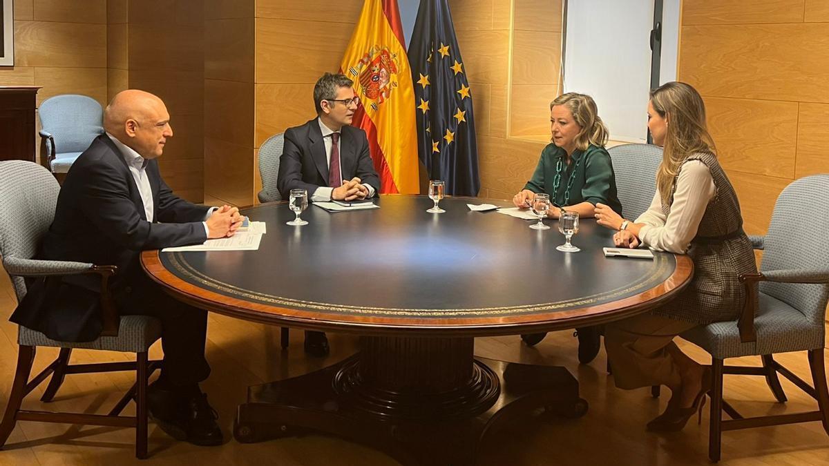 Felix Bolaños y y Rafael Simancas negocian con las diputadas de CC,  Ana Oramas y María Fernández, los presupuestos