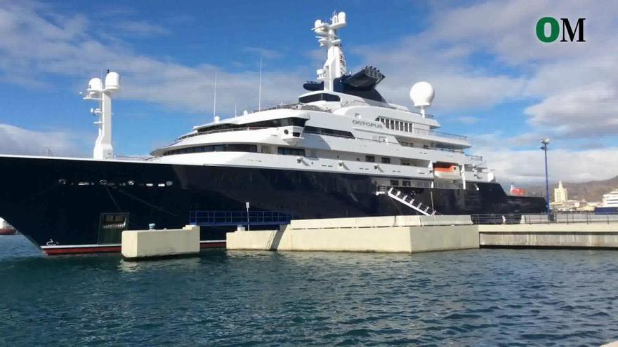 El yate 'Octopus' de nuevo en el puerto de Málaga