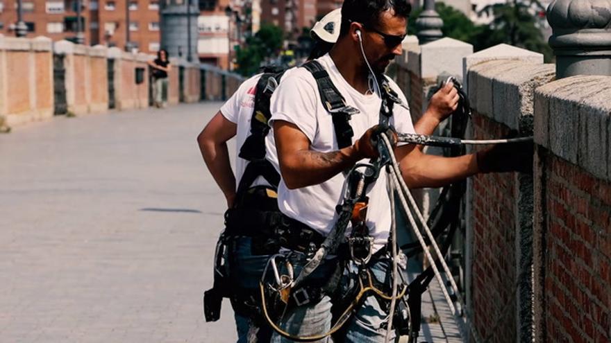 Trabajos de limpieza verticales del puente de Palmas