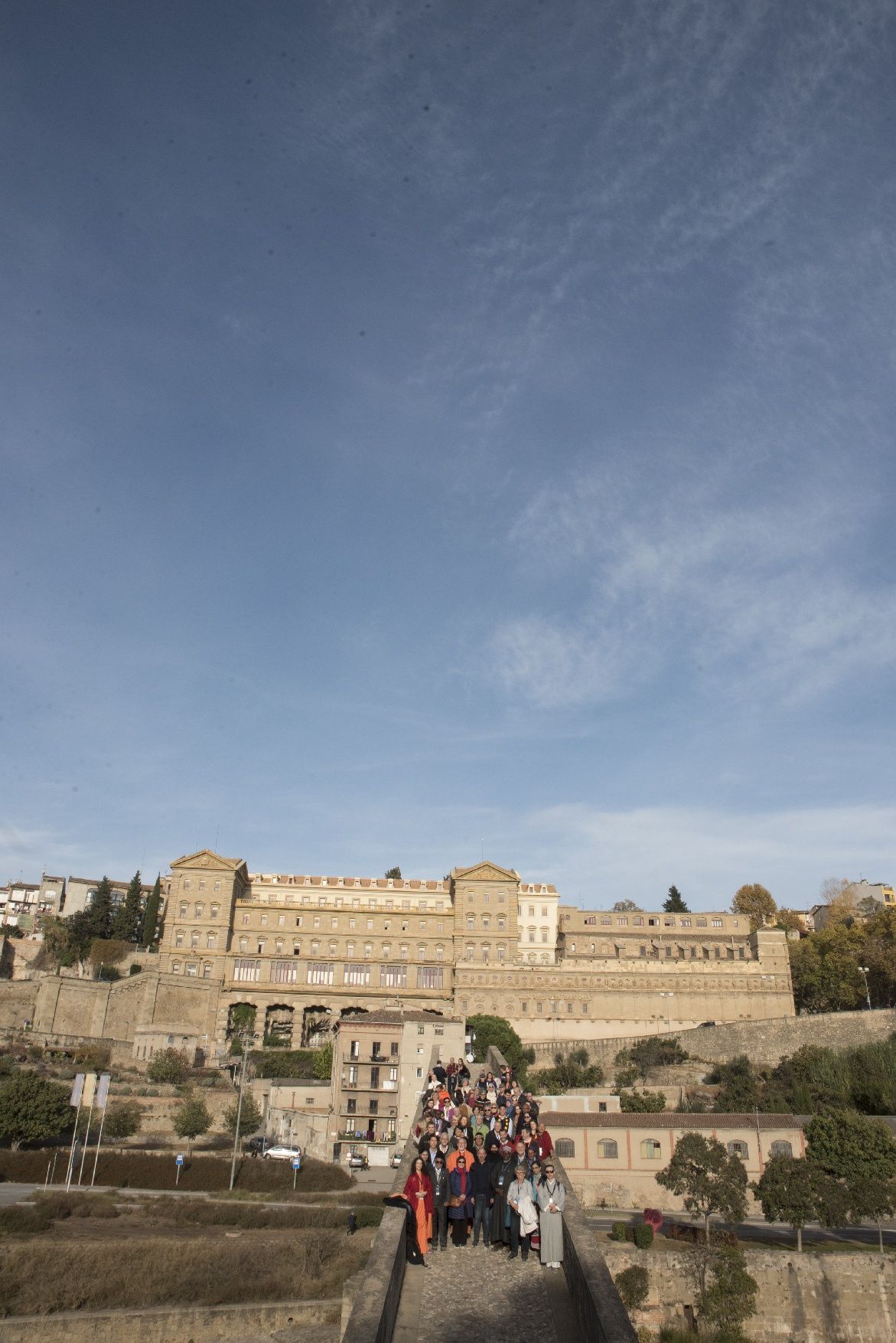 Un centenar de persones pelegrinen de Santa Caterina fins a la Cova per obrir el Fòrum Cruïlla de Camins