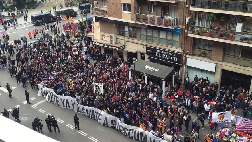 Concentración contra Lim en Mestalla