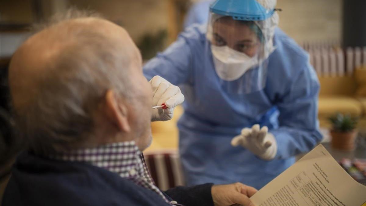 La prohibición de visitas a residencias de mayores se extiende a todo el área de salud de Badajoz