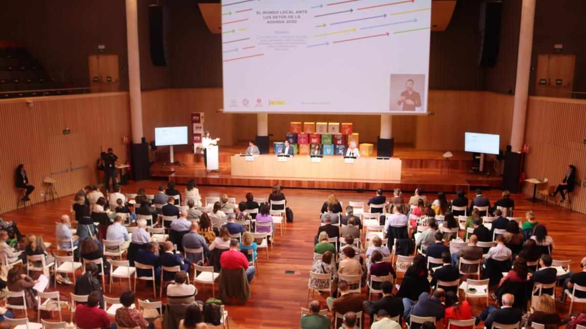 Foto aérea de la mesa redonda durante la cumbre.