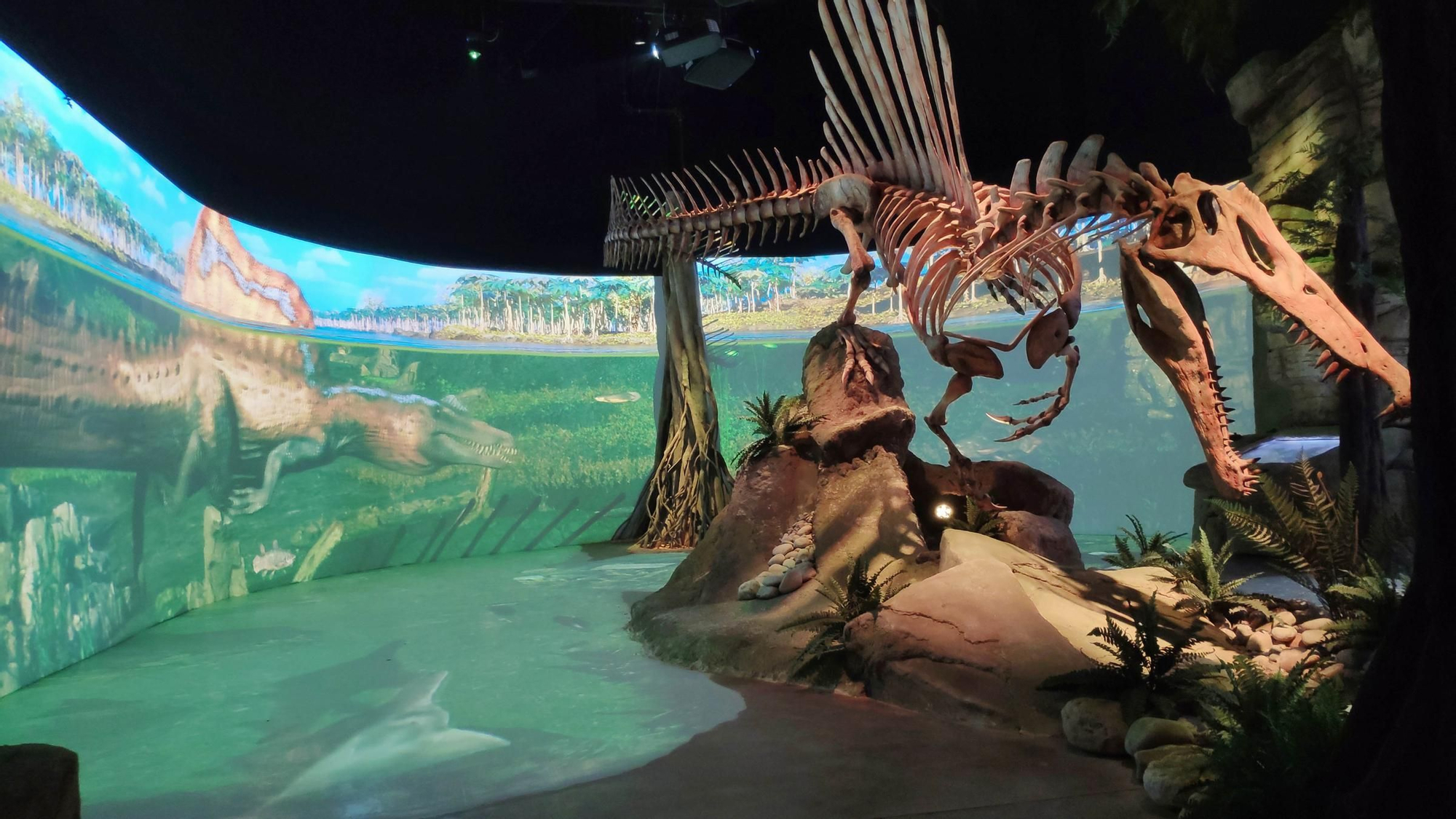 Sala de La Costa Spinosaurus nuevo recorrido temático Dinópolis MAR JURÁSICO.jpg