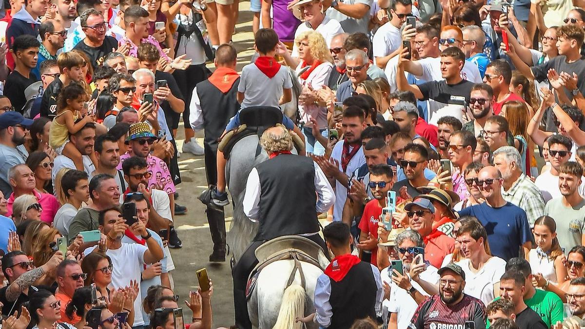 La Entrada de Toros y Caballos se remonta al siglo XIV y es una carrera muy rápida, de poco más de un minuto.