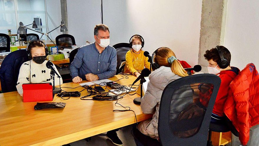 Los alumnos del colegio San Pedro Alcántara, durante uno de sus programas. | L. O.