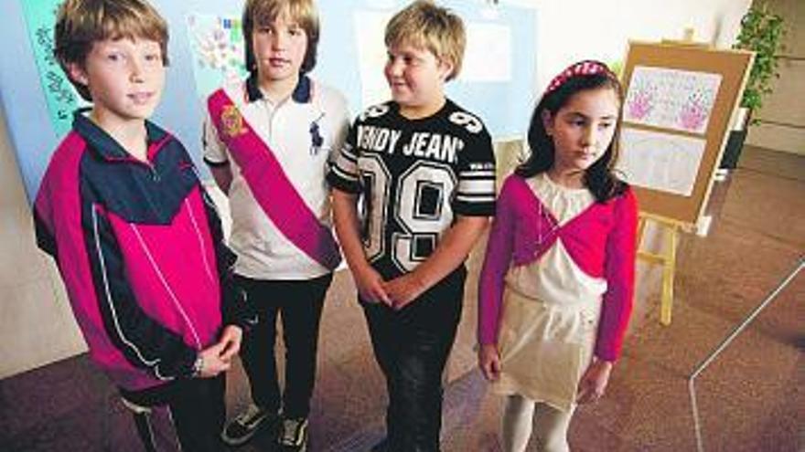 Los estudiantes premiados en el Hospital San Agustín, ayer.