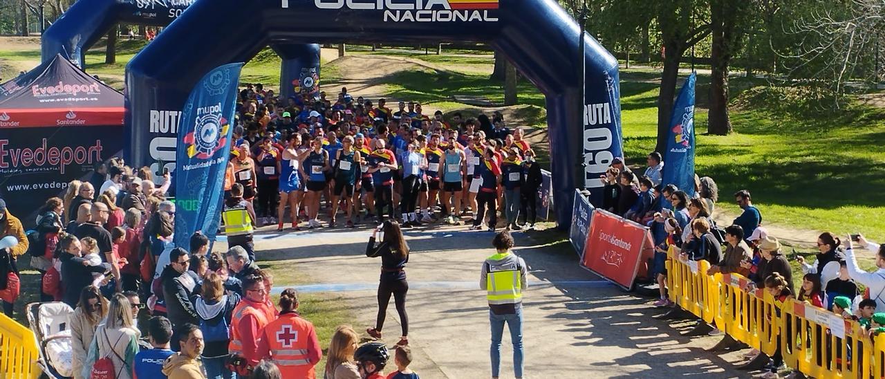 Salida de adultos, en la carrera de la Policía Nacional en Plasencia.