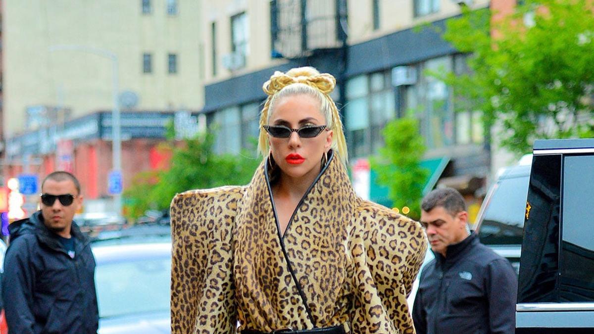 Lady Gaga vestida para asistir a una fiesta en Nueva York.