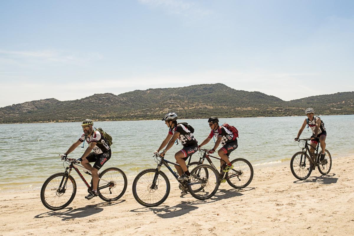 Cicloturismo en el embalse de Manzanares El Real.
