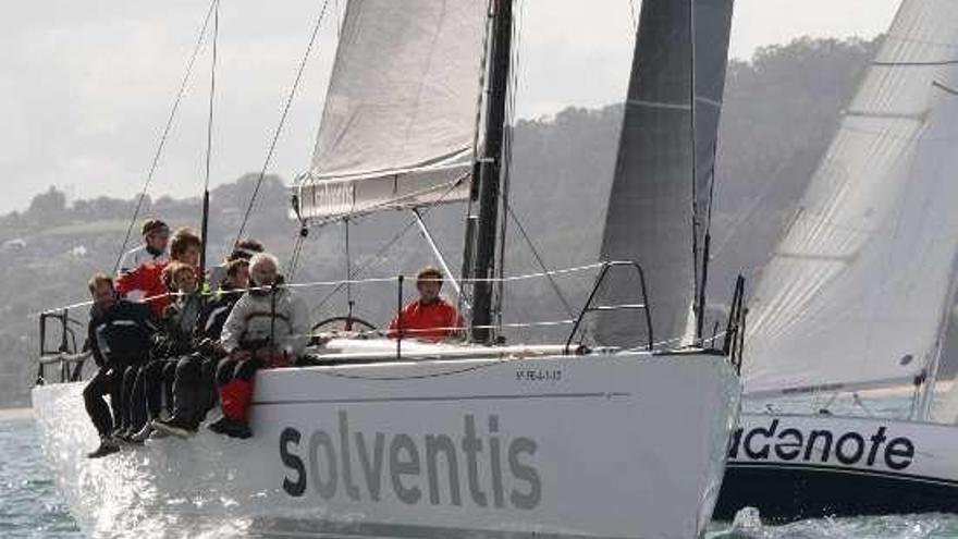 Maniobra del Solventis durante la regata. // Pedro Seoane