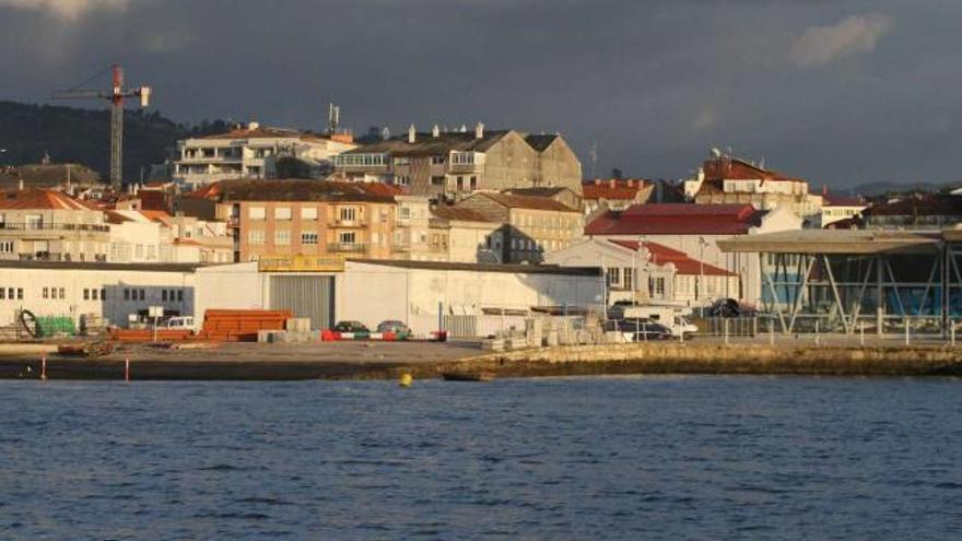 La empresa Barcos de Arousa S.L. ya ha presentado su proyecto en el Puerto para construir un pequeño astillero en O Cavadelo.  // J. L. Oubiña