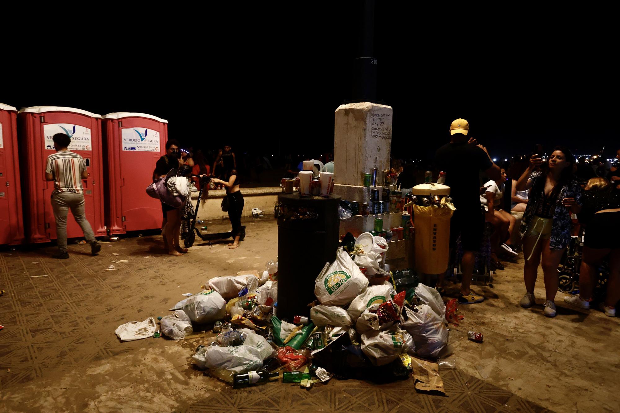 Así fue el desalojo y la limpieza tras la noche de San Juan