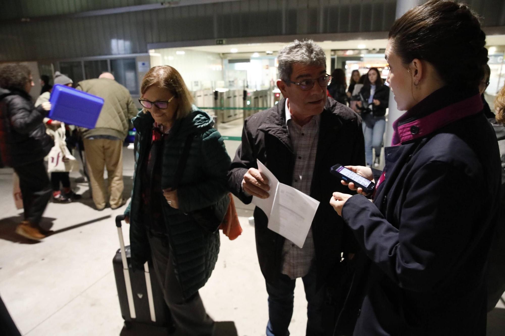 Los asturianos que estrenan el AVE a Madrid: así fue el primer viaje de pasajeros