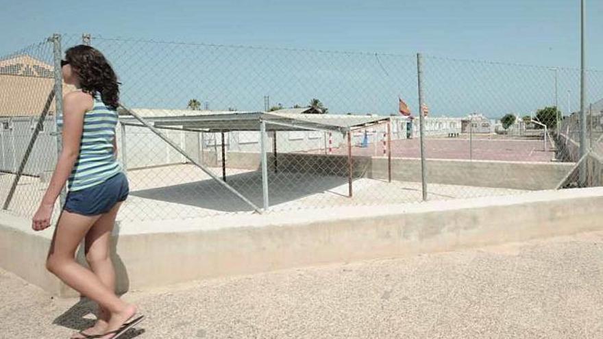 Imagen del Colegio Público Playas de Orihuela instalado en aulas de prefabricadas en el curso 2002/2003