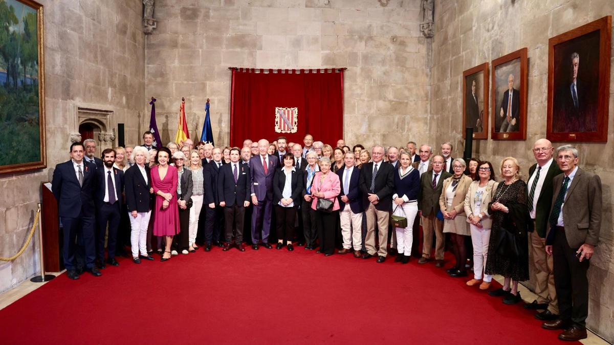 El Govern recibe a la Unión de la Nobleza del Antiguo Reino de Mallorca en una visita institucional al Consolat de Mar.